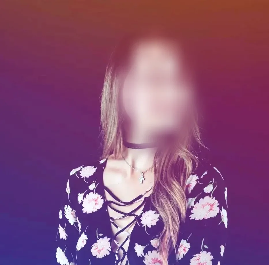 Agata, 24