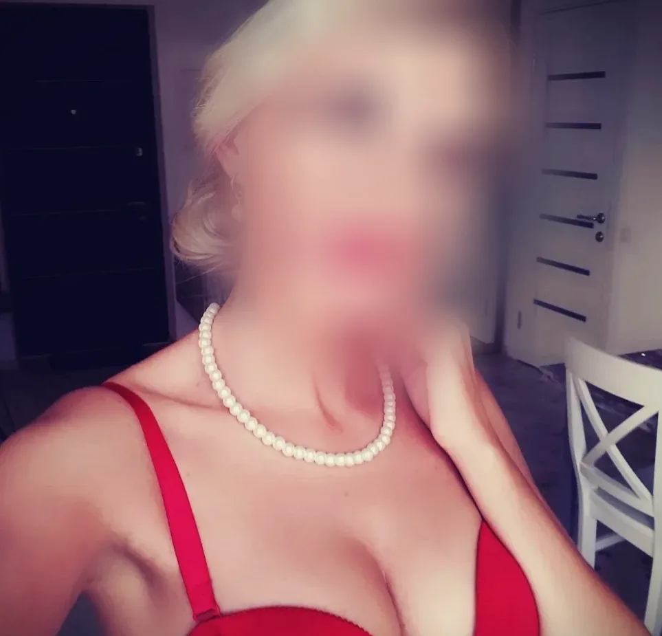 Caitlin, 36