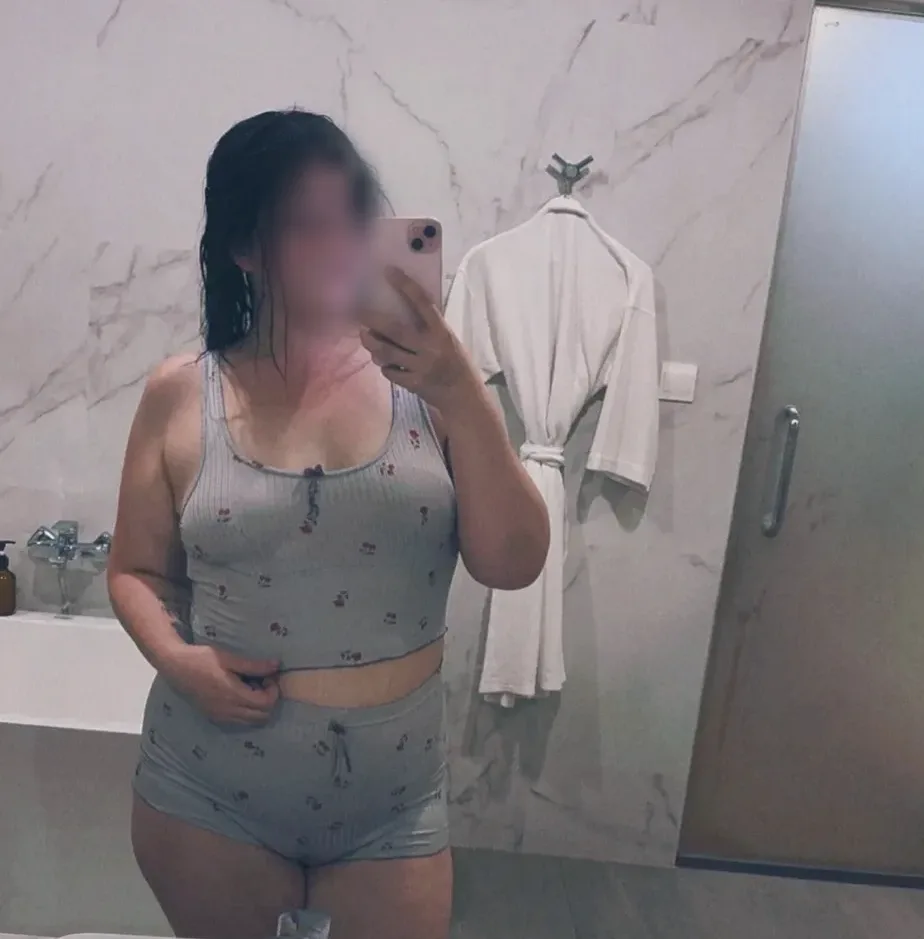 Caitlin, 27