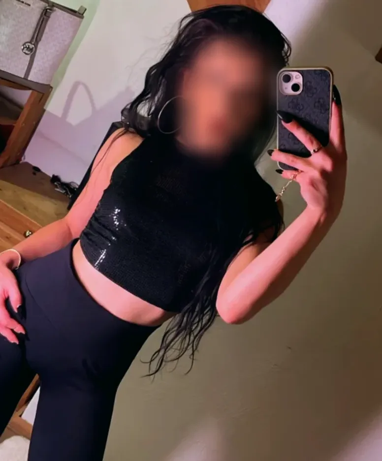 Isobel, 27