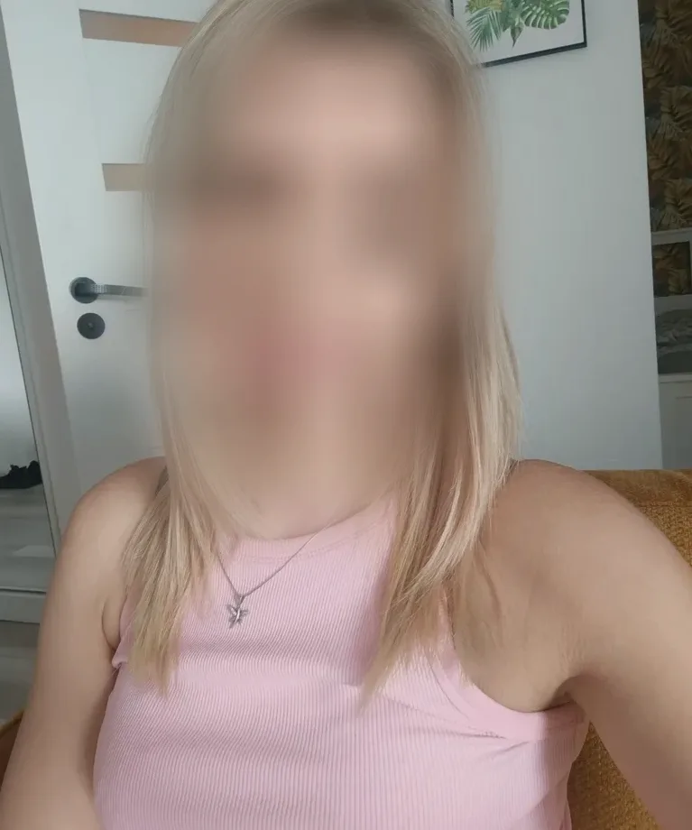 Lauren, 26