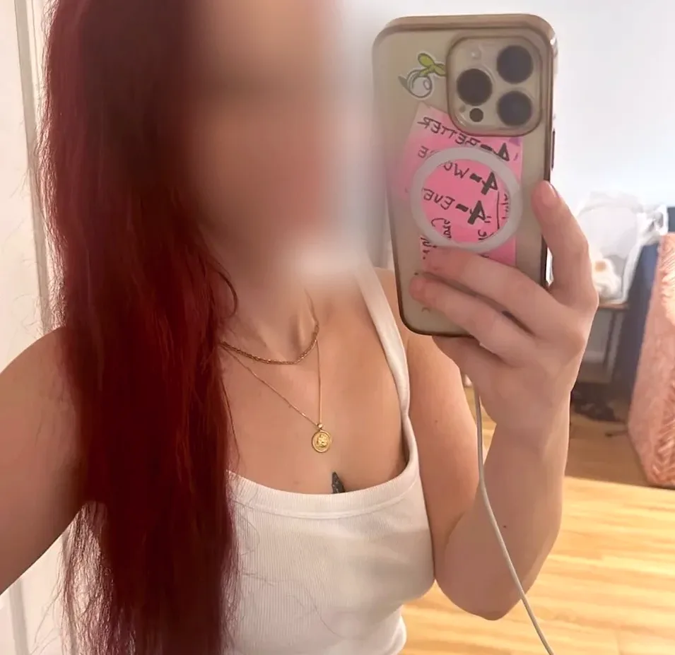 Mhairi, 28
