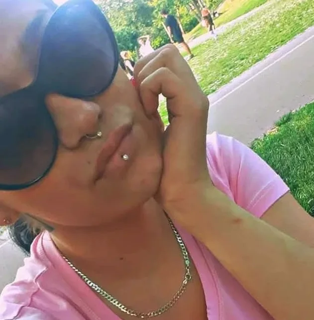Nia, 31