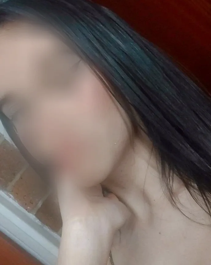Nicola, 21