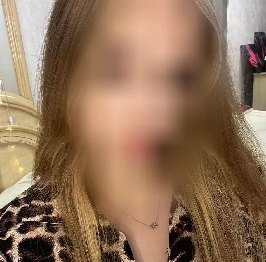 Rhian, 19