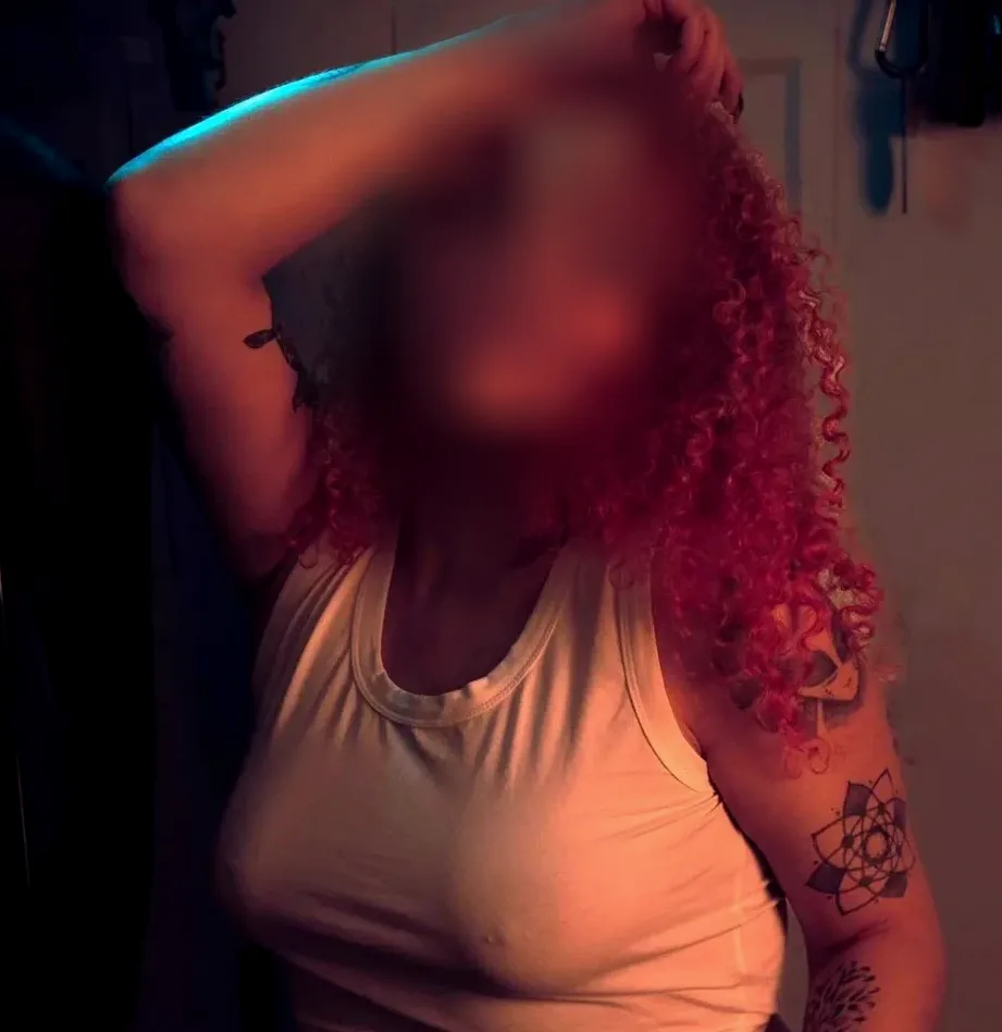 Sinead, 31