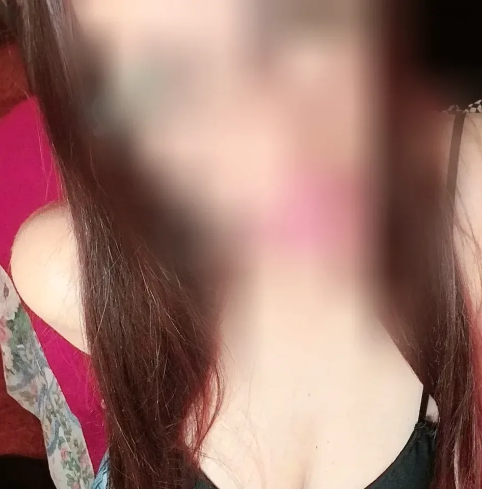 Sinead, 37