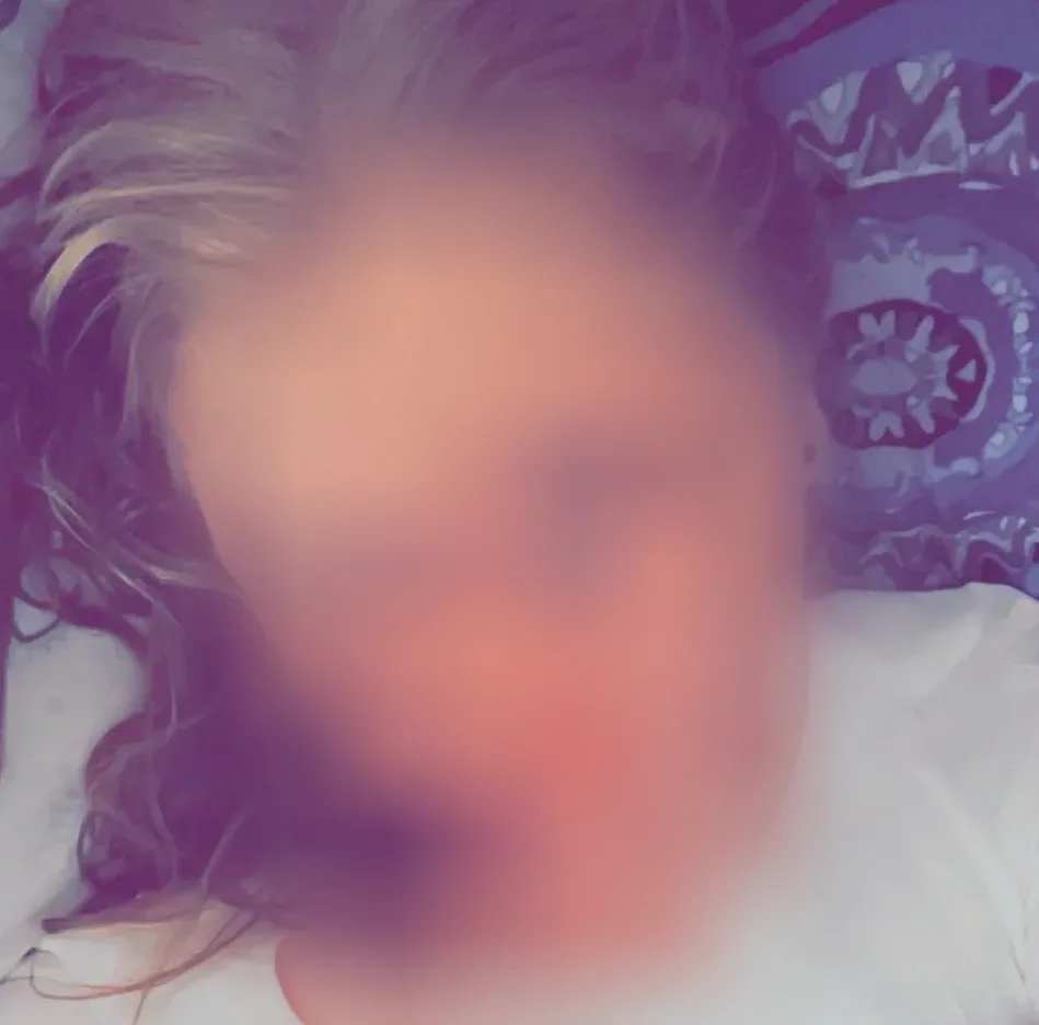 Sophie, 22